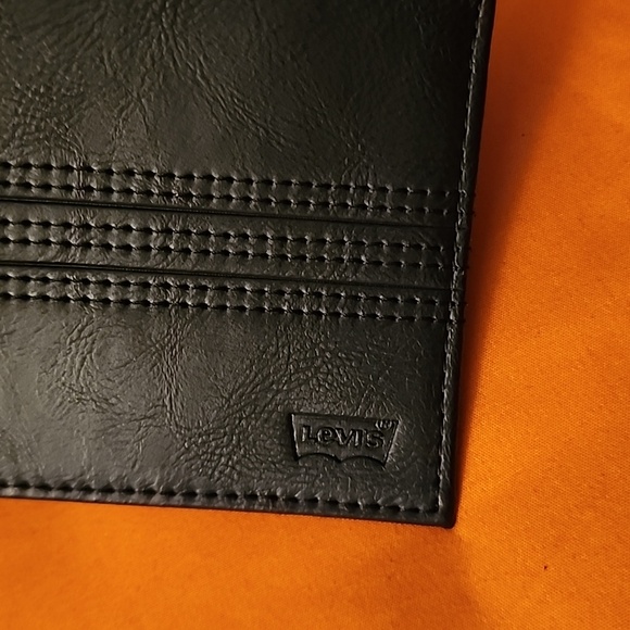 NWT/B Mens Levi's Mens Wallet. - Picture 13 of 14